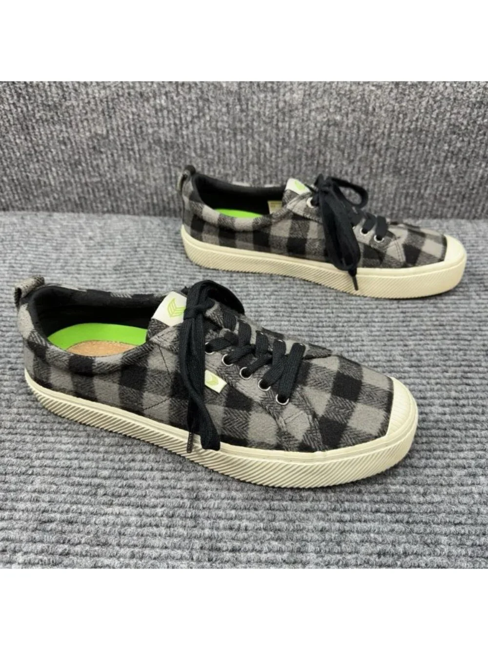 Cariuma Plaid Sneakers Mens 10.5 Womens 12 Gray Black Sustainable Bamboo Low Top